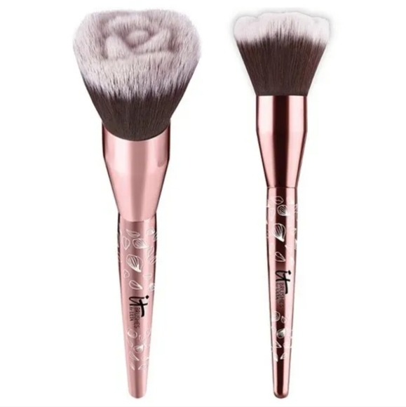 IT Cosmetics Brushes for Ulta Flawless Flower Powder Brush - Picture 6 of 11